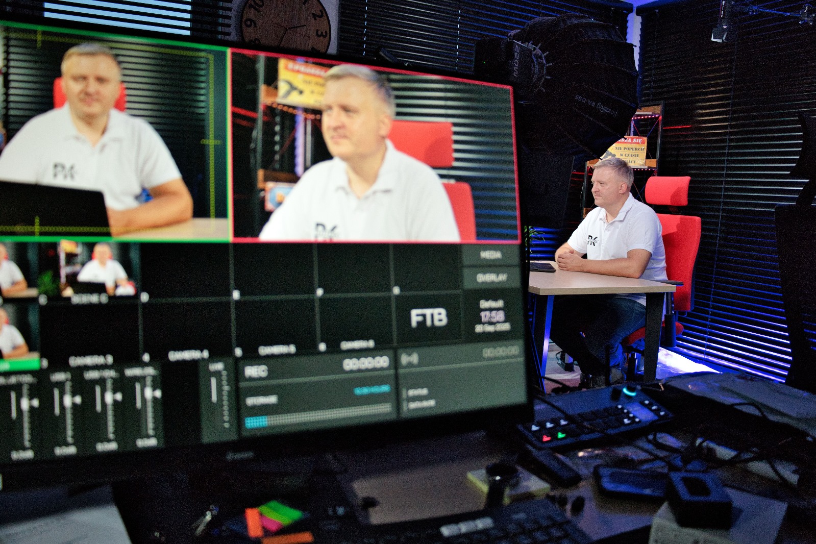 Studio podcastowe PK Multimedia - kamera i oświetlenie